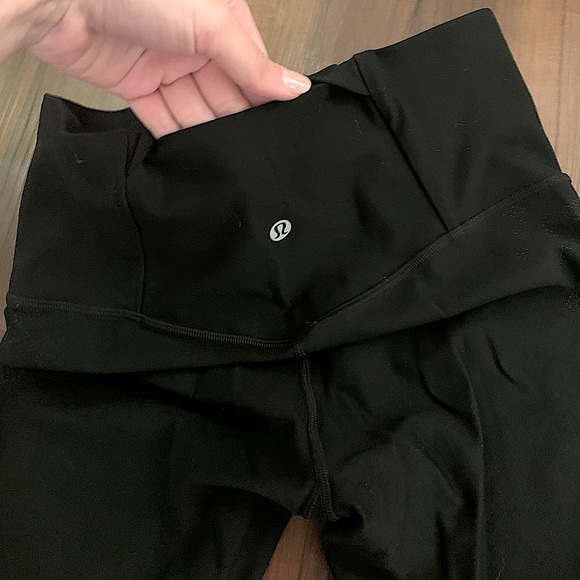 Lululemon “mapped out” high-rise leggings. Size 8 - Picture 9 of 10
